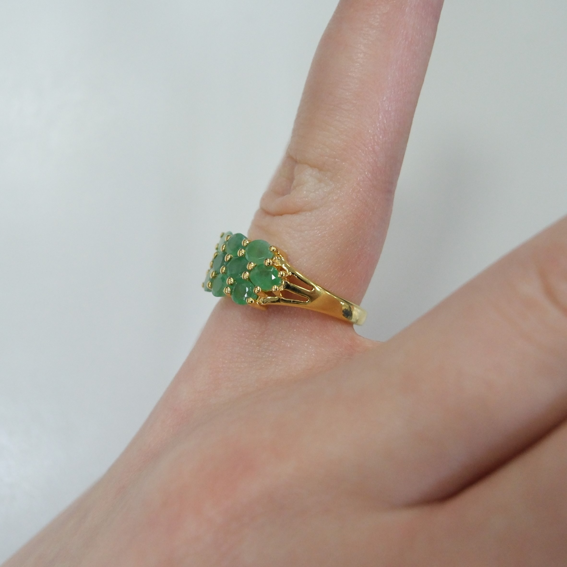 Серебряное кольцо с изумрудами